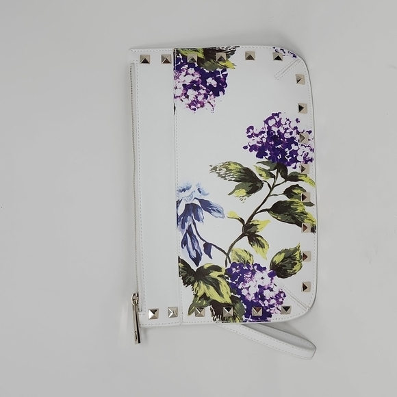 White House Black Market Handbags - White House Black Market White Floral Faux Leather Clutch/Wrislet